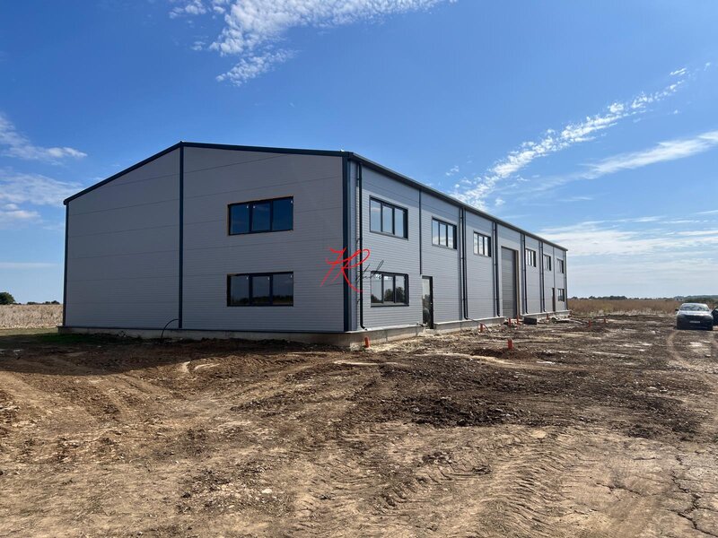 Dascalu, vanzare hala noua plus teren