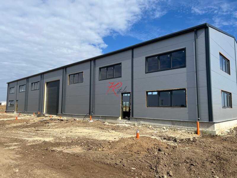 Dascalu, vanzare hala noua plus teren