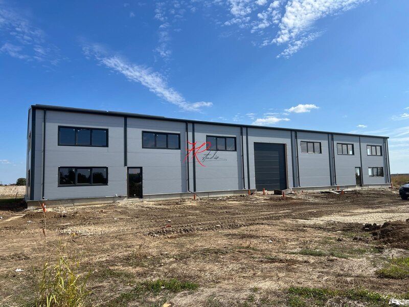 Dascalu, vanzare hala noua plus teren