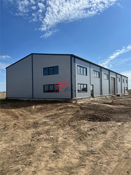 Dascalu, vanzare hala noua plus teren