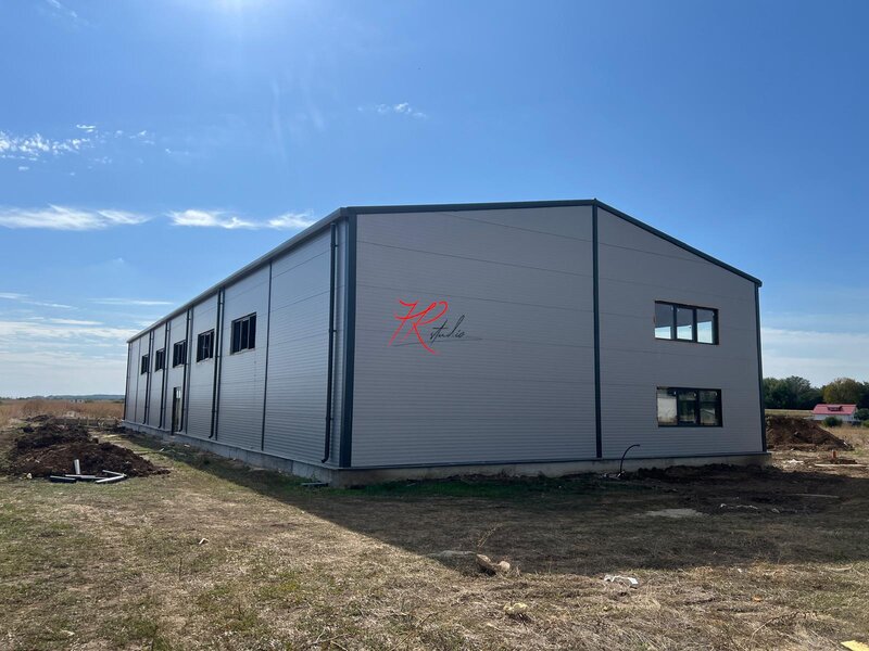 Dascalu, vanzare hala noua plus teren