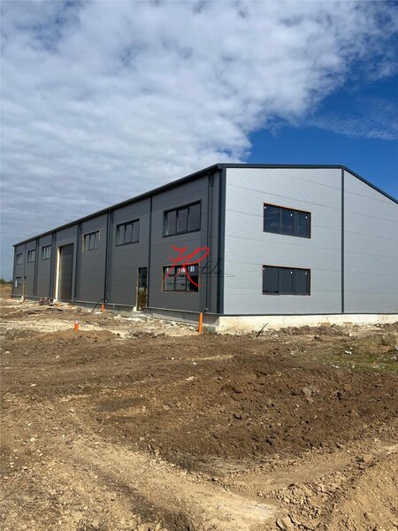 Dascalu, vanzare hala noua plus teren